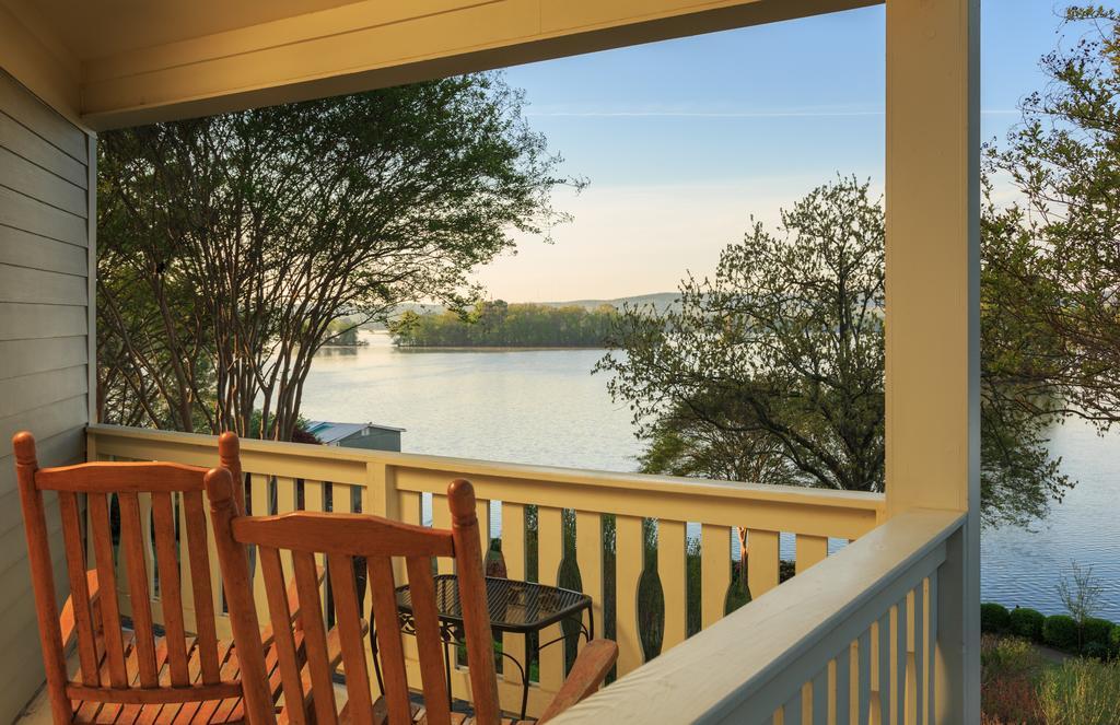 הוט ספרינגס Lookout Point Lakeside Inn מראה חיצוני תמונה