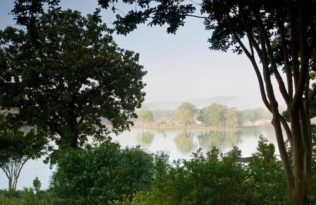 הוט ספרינגס Lookout Point Lakeside Inn מראה חיצוני תמונה